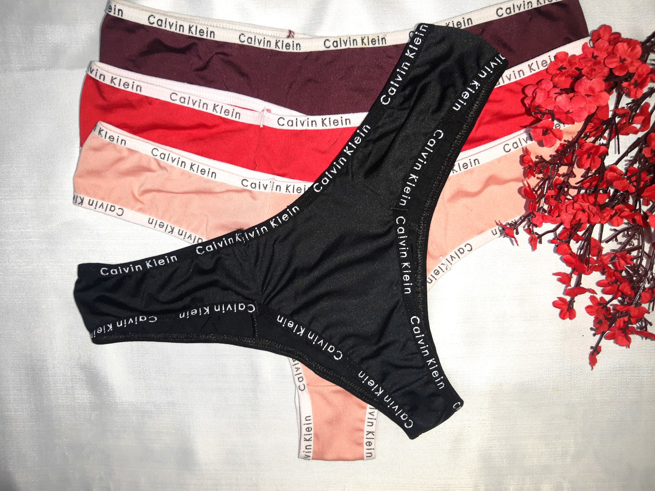 Calcinha fio Calvin Klein Tamanho M / G / GG - Invictum Lingerie