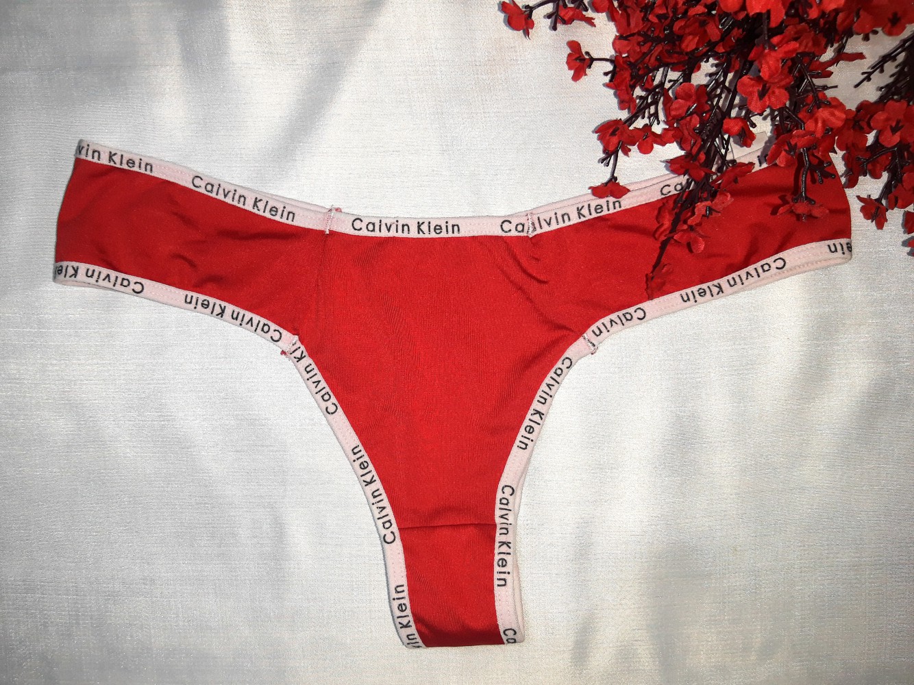 Calcinha fio Calvin Klein Tamanho M / G / GG - Invictum Lingerie