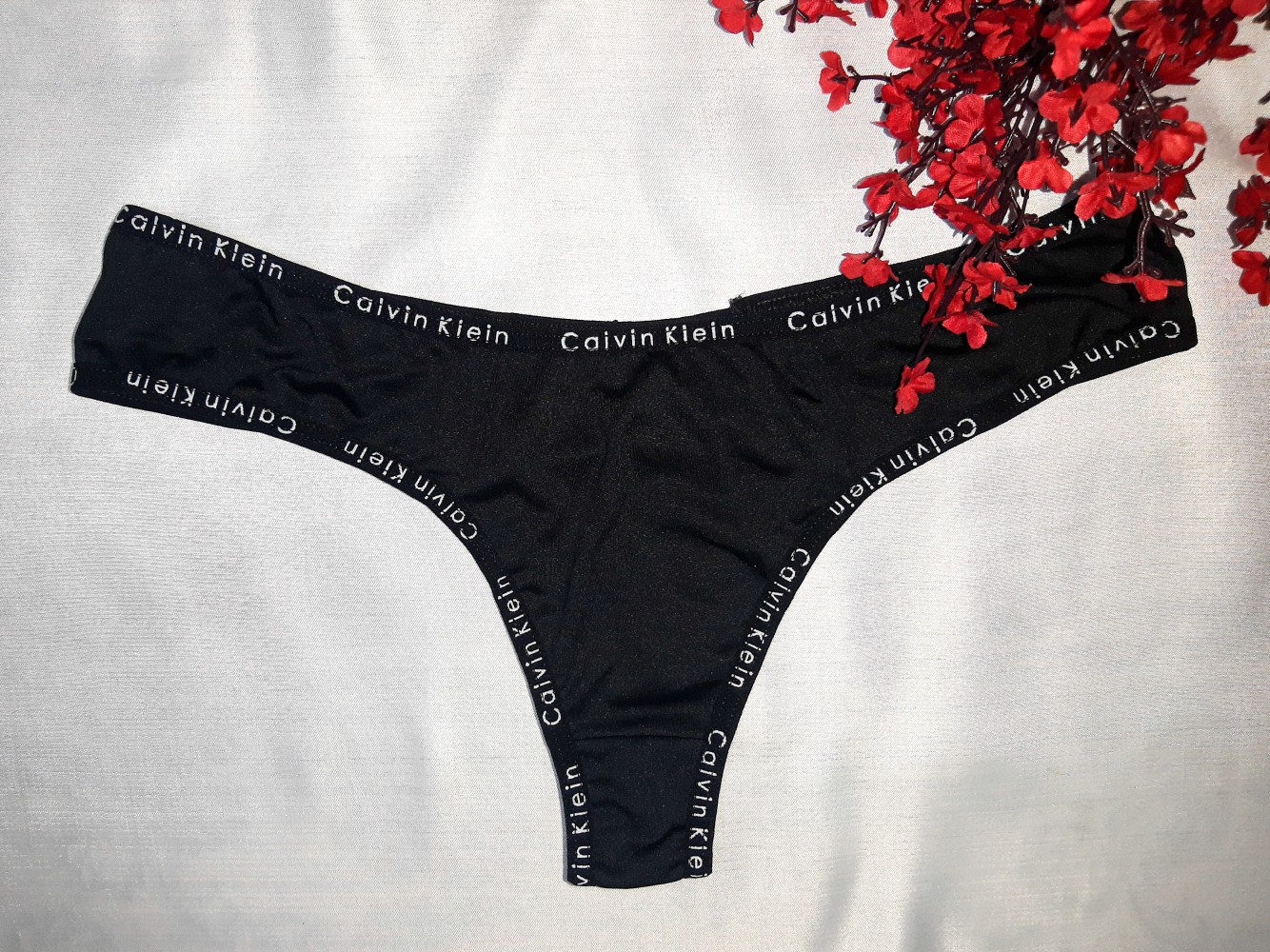 Calcinha fio Calvin Klein Tamanho M / G / GG - Invictum Lingerie